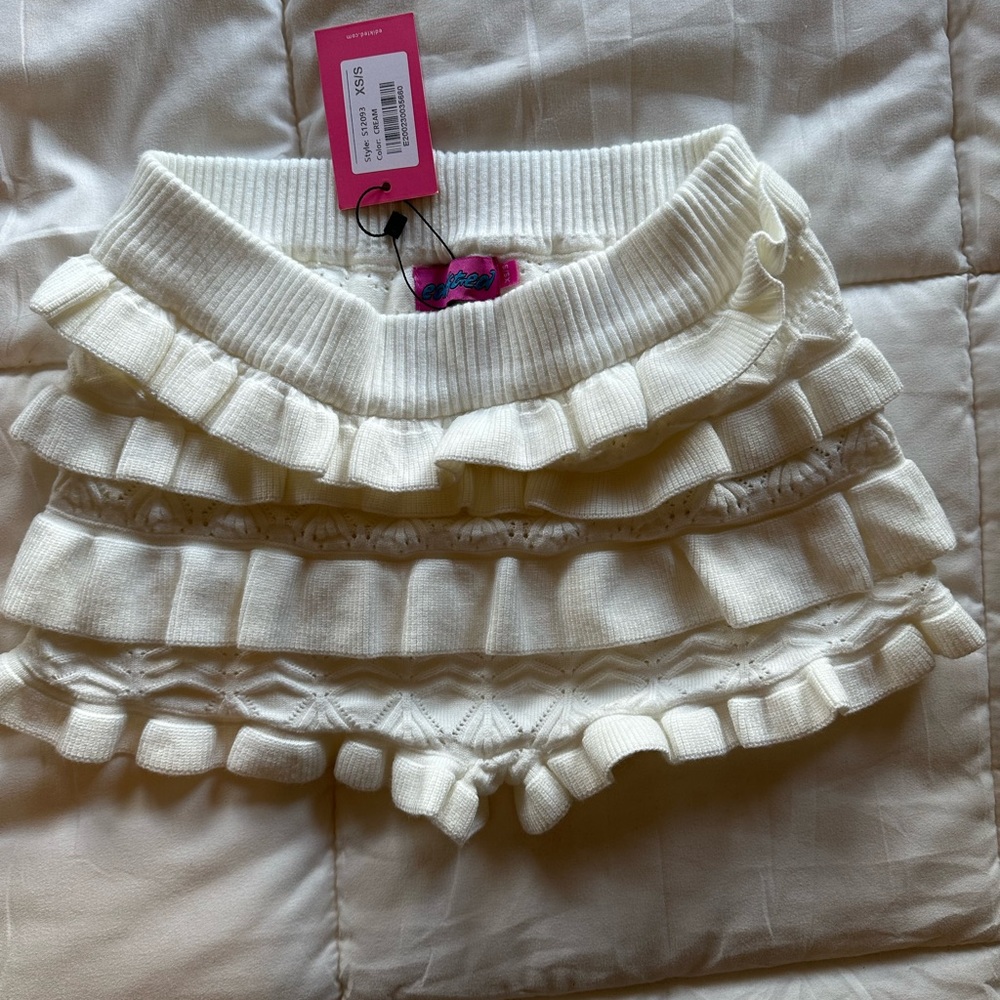 Edikted Cream Knit Shorts